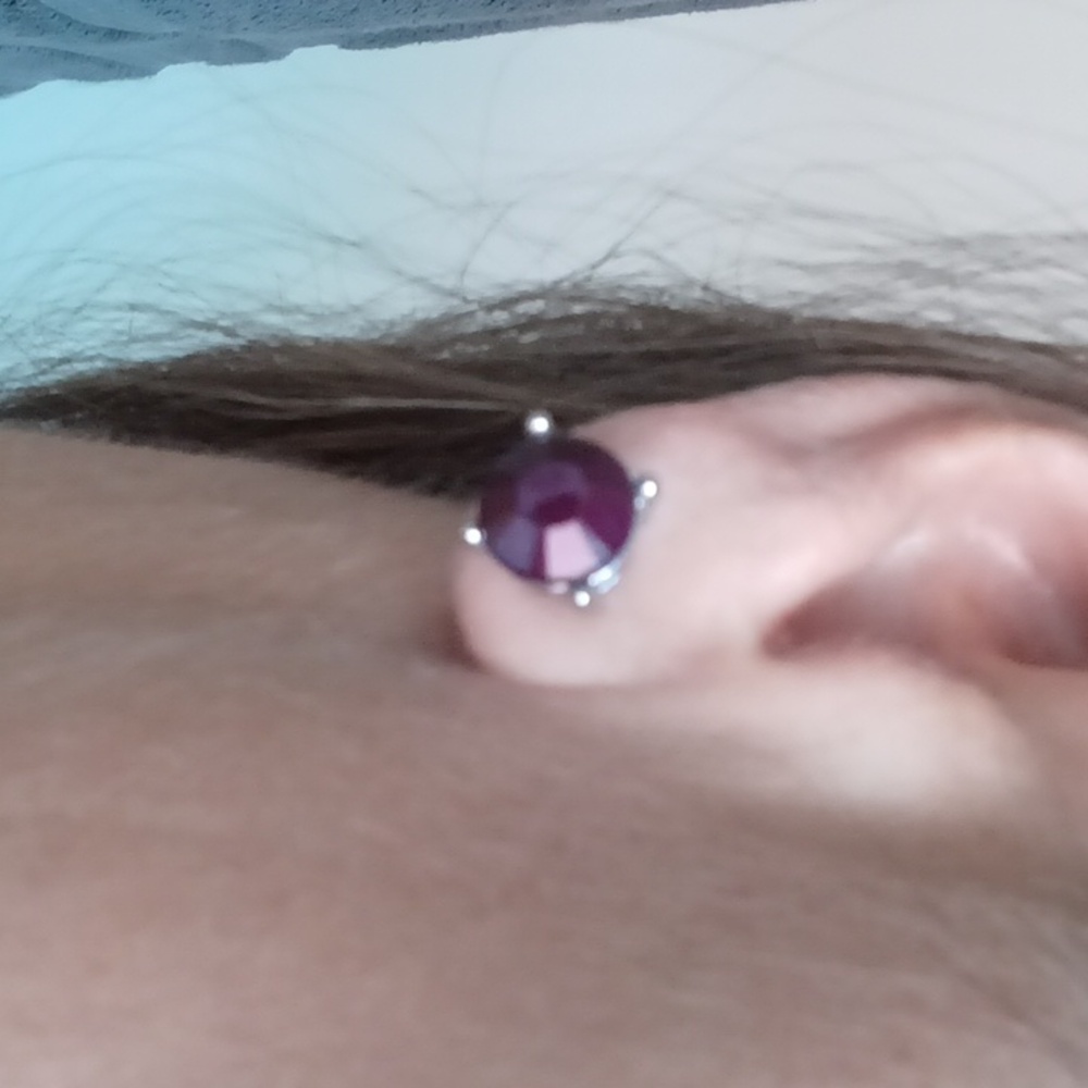 Large studs in silver setting - Picture 4 of 5